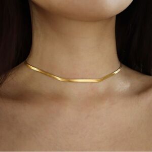 18 karat gold choker
